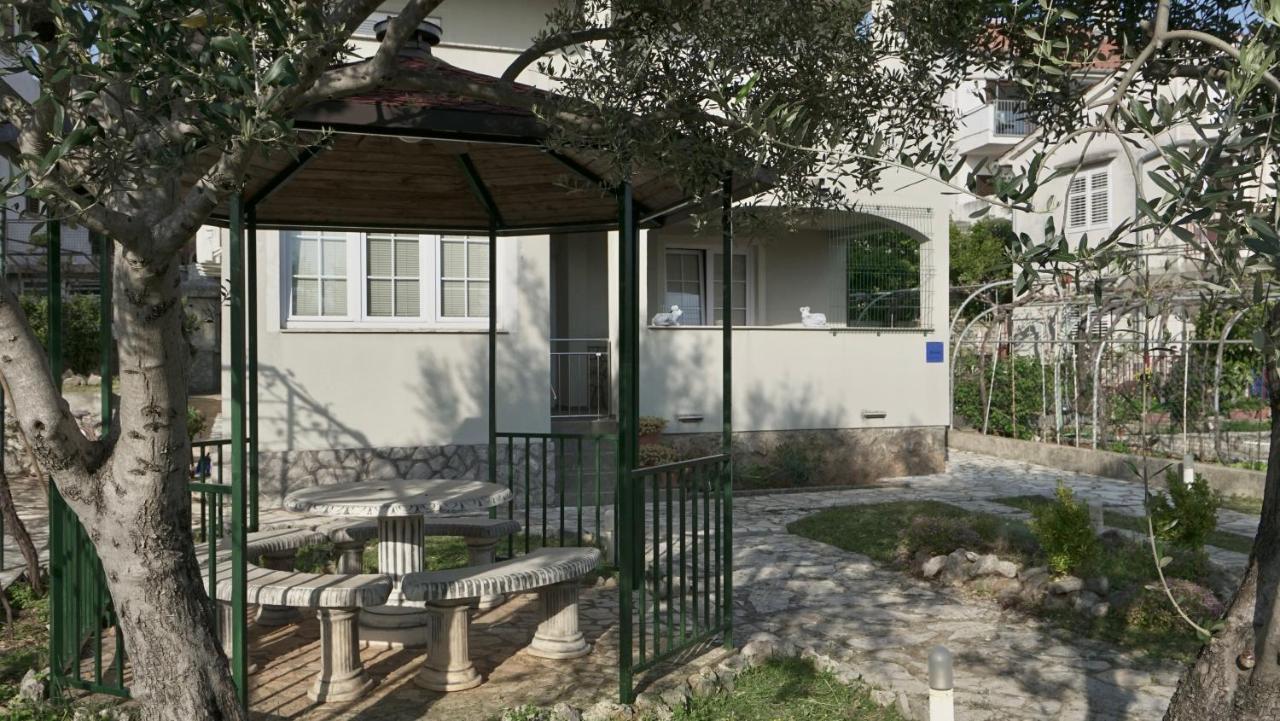 Apartments Bestak Крк Экстерьер фото